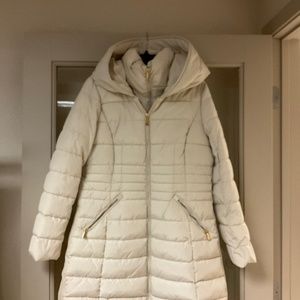 OFF WHITE/ BEIGE PUFF COAT BY LAUNDRY BY SHELLI SEGAL  SIZE  MEDIUM